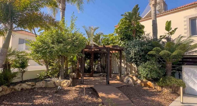 Продам дом в 2 этажа Кипр, г. Айя-Напа (Ayia Napa), 700 000 Евро.